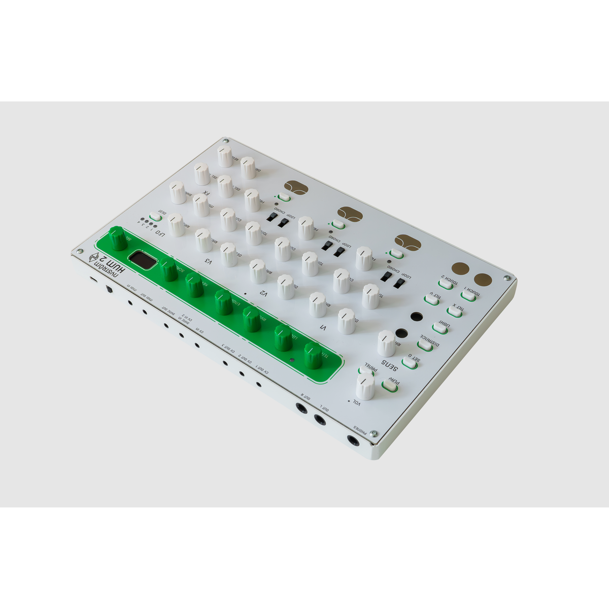 Zijaanzicht van de Nyström HUM 2 met de audio-, CV-, sync- en MIDI-aansluitingen