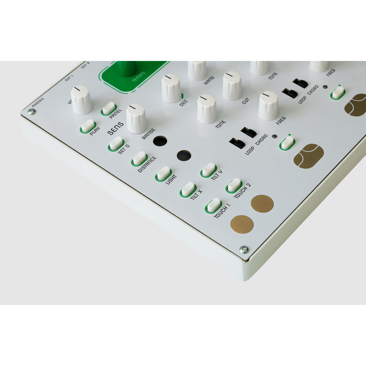 Close-up van de sensorknoppen, stemknoppen en touchpads van de HUM 2